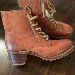 Frye Sabrina 6G lace up boots